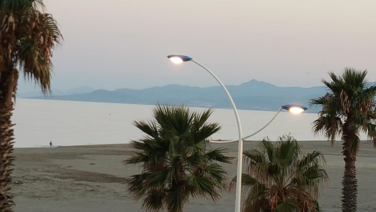 Beau T2 Au Calme Avec Parking Sublime Vue Sur Port Lägenhet Canet-en-Roussillon Exteriör bild